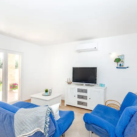 House Nikolina Feriehus Sevid