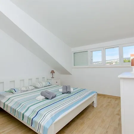 House Nikolina Feriehus