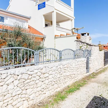 House Nikolina 度假居 *