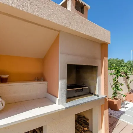 House Nikolina Feriehus Sevid
