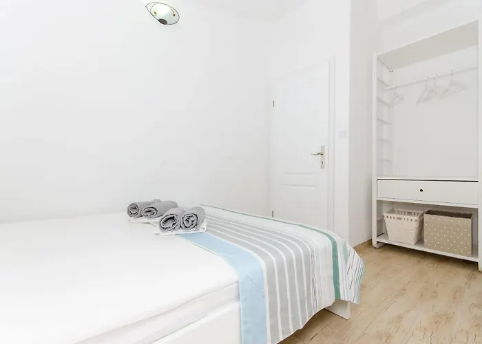 House Nikolina Semesterbostad