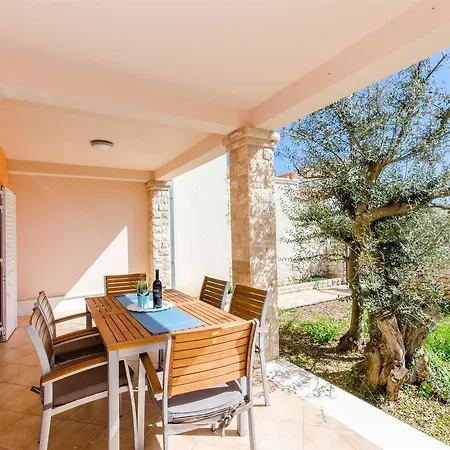 House Nikolina Holiday home Sevid